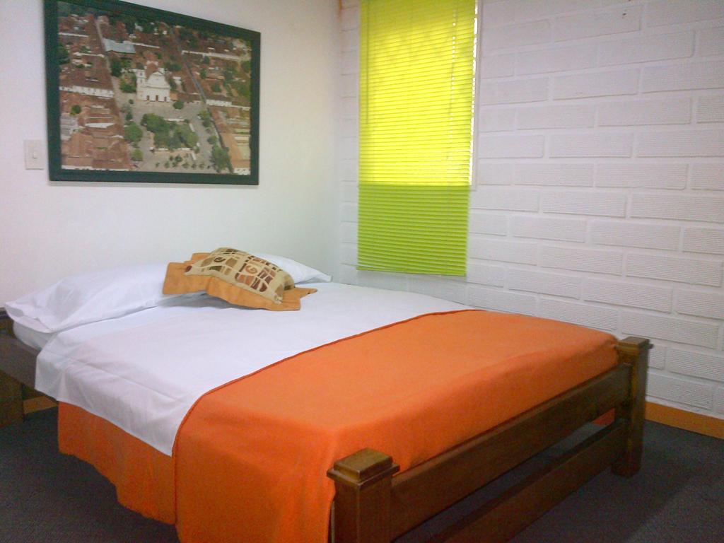 מדיין Spring City Hostel חדר תמונה