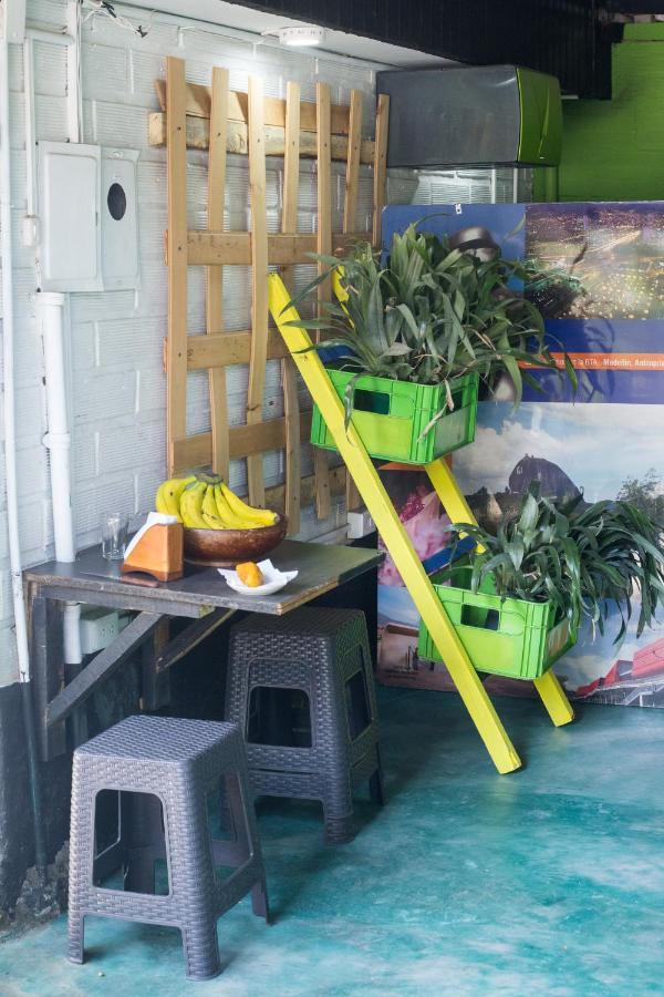 מדיין Spring City Hostel מראה חיצוני תמונה