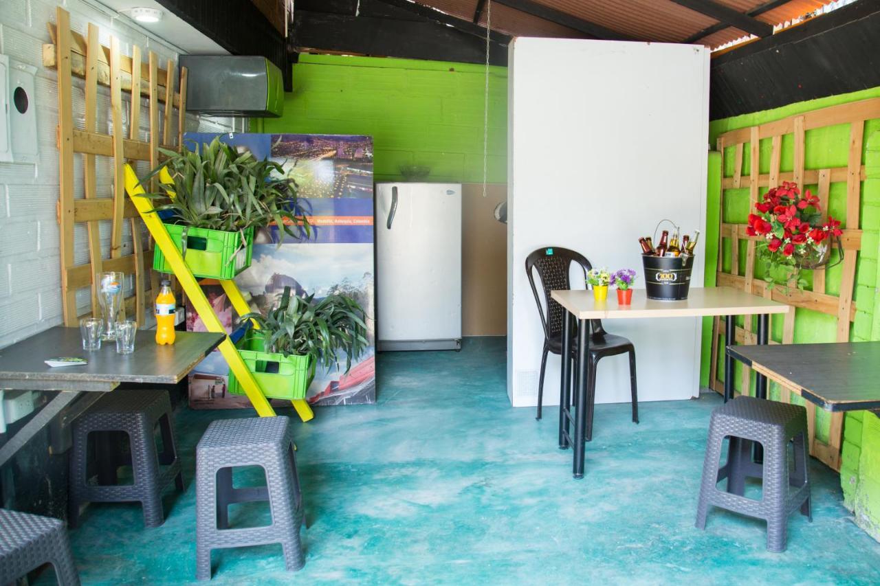 מדיין Spring City Hostel מראה חיצוני תמונה